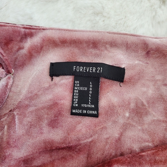 Forever 21 Pink velvet pink crop top (L) - Picture 3 of 4